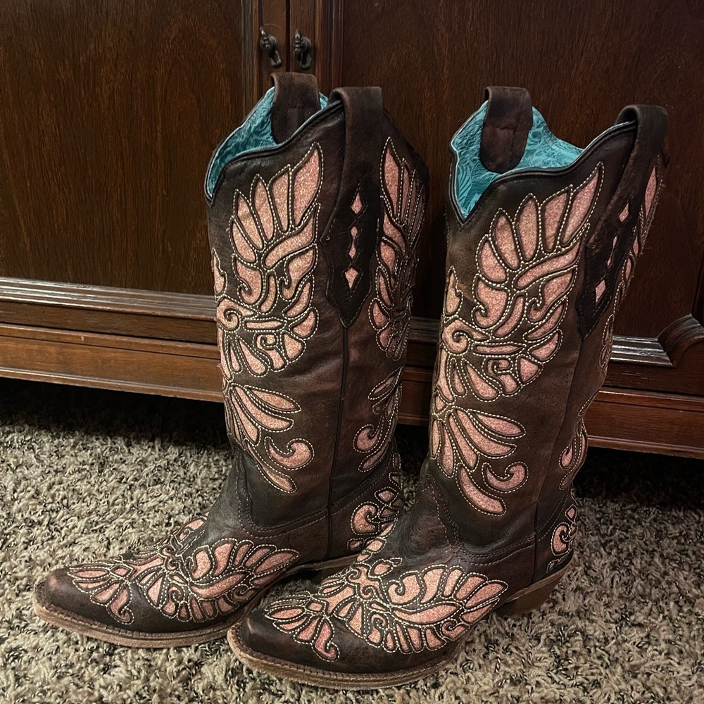 Corral Women’s Pink Glittered Inlay Western Boots - Snipped Toe size 7M